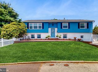 902 New Chestnut St, Bristol, PA 19007