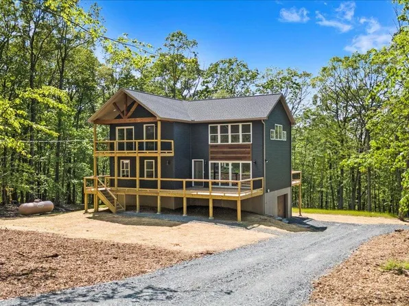 128 Copper Mountain Dr, Tafton, PA 18464