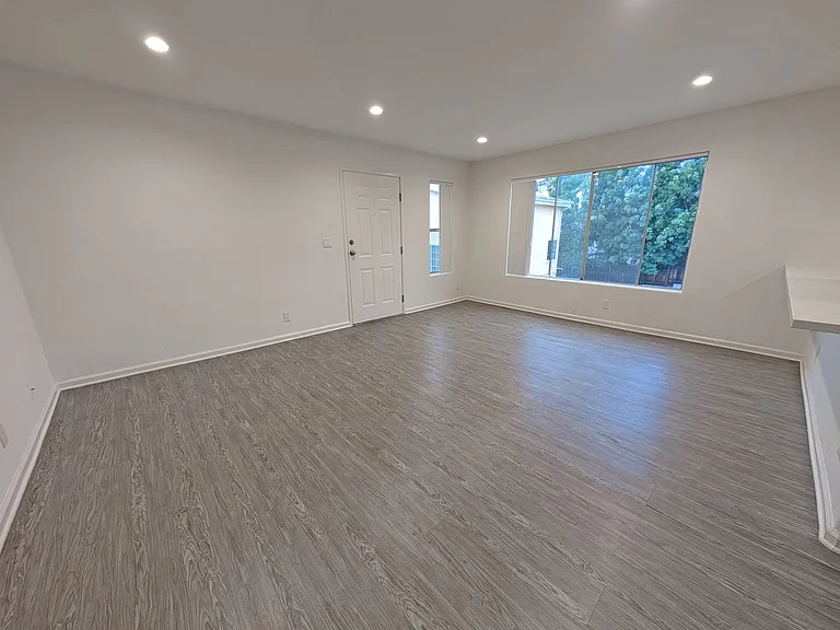 520 N Virgil Ave #8 — Photo 13
