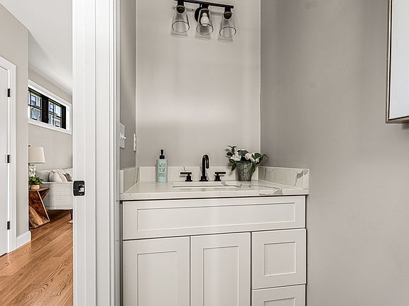 3rd image of 20 Plain St #R