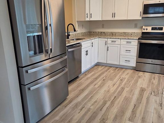2nd image of 2550 Ambling Cir
