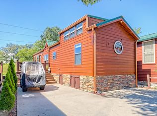 76 Falls View Dr, Dillard, GA 30537