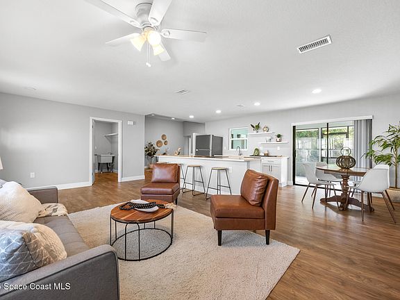 4th image of 2285 Sykes Creek Dr