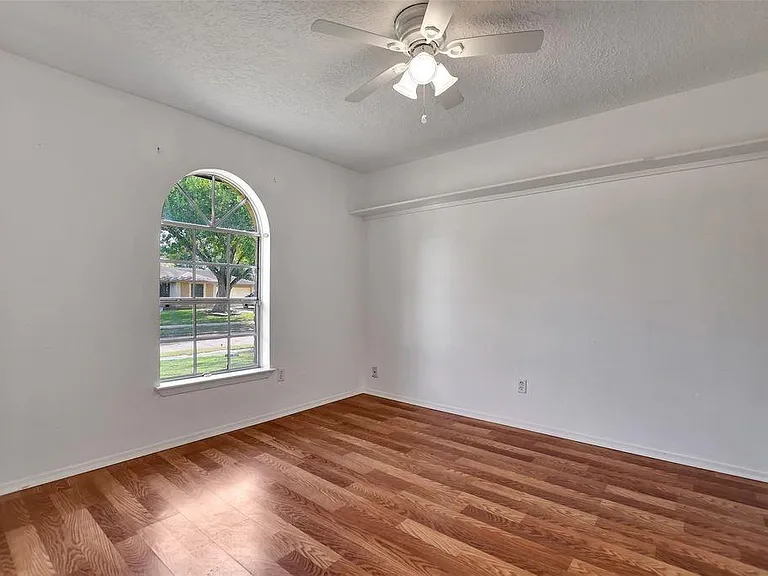 1311 Oak Hollow Dr — Photo 17