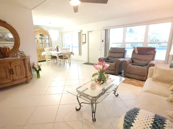 209 Greenbrier A, West Palm Beach, FL 33417