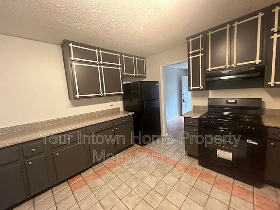 3rd image of 4454 Blackbirch Ln