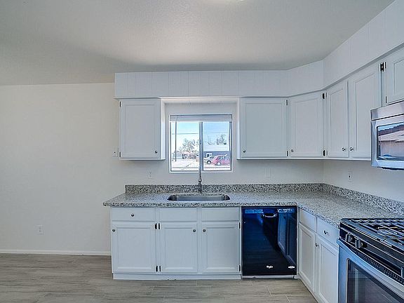 5th image of 514 W 12th St