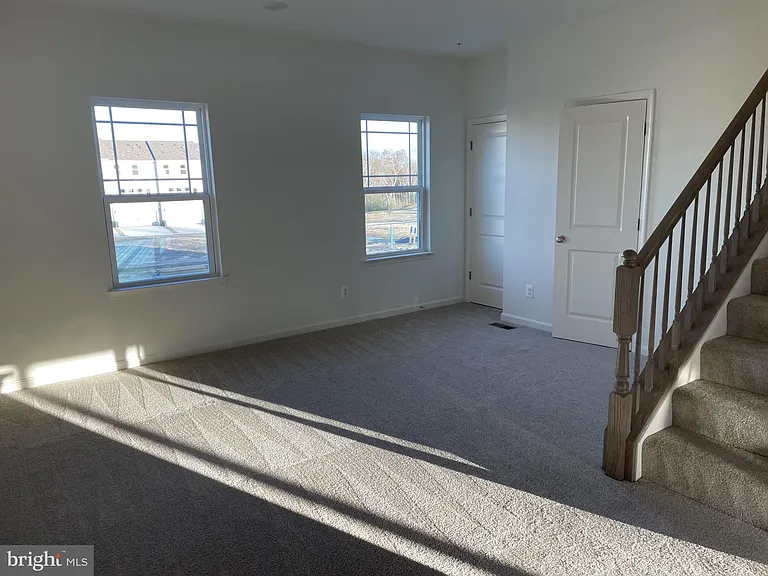 377 Hackley Dr — Photo 3