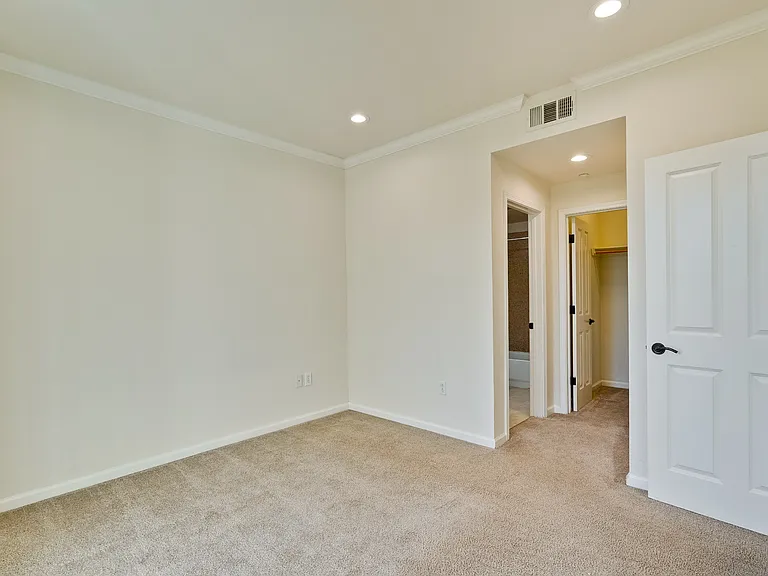 Encinal Place Apartments — Photo 23