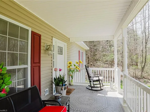 634 E Swannanoa Ave, Liberty, NC 27298