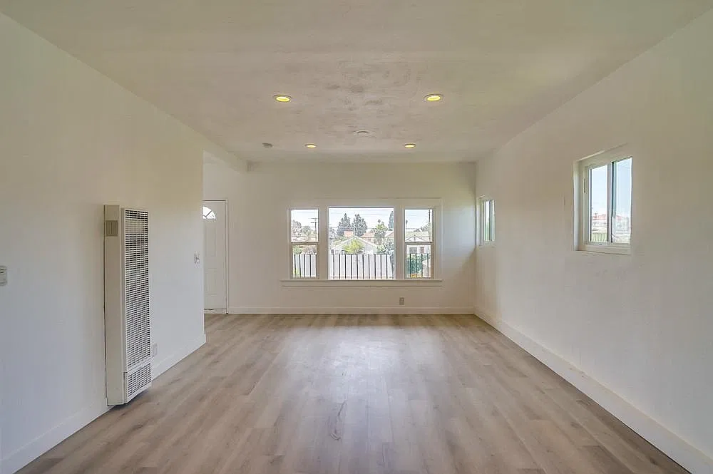 3085 Inez St — Photo 4