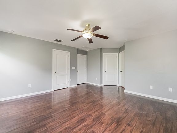 4th image of 1465 Priory Cir