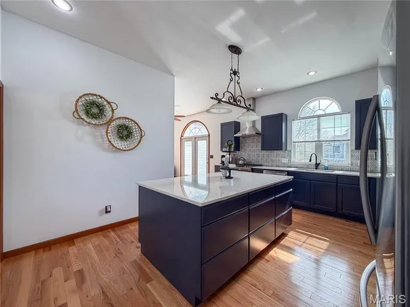 718 Willow Brook Dr, Farmington, MO 63640