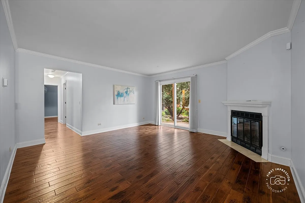 3 bed, 1280 sqft, $2,600 — Photo 2