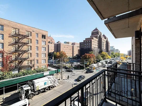 676 New York Avenue image 3 of 27