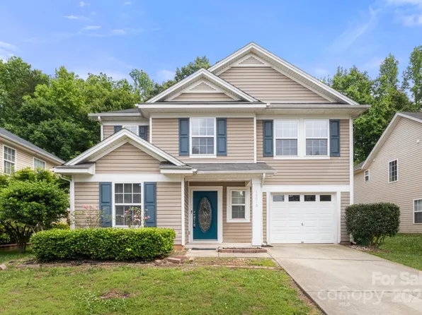 14010 Pinyon Pine Ln, Charlotte, NC 28215