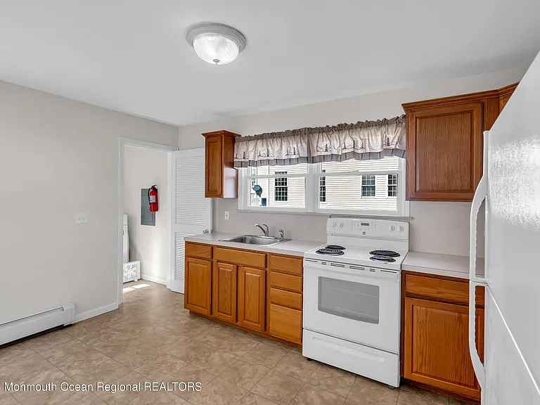 408 Newport Ave — Photo 14