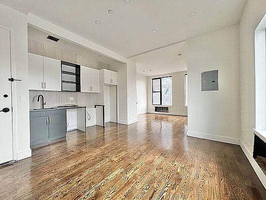 4th image of 321 Woodbine St #4A
