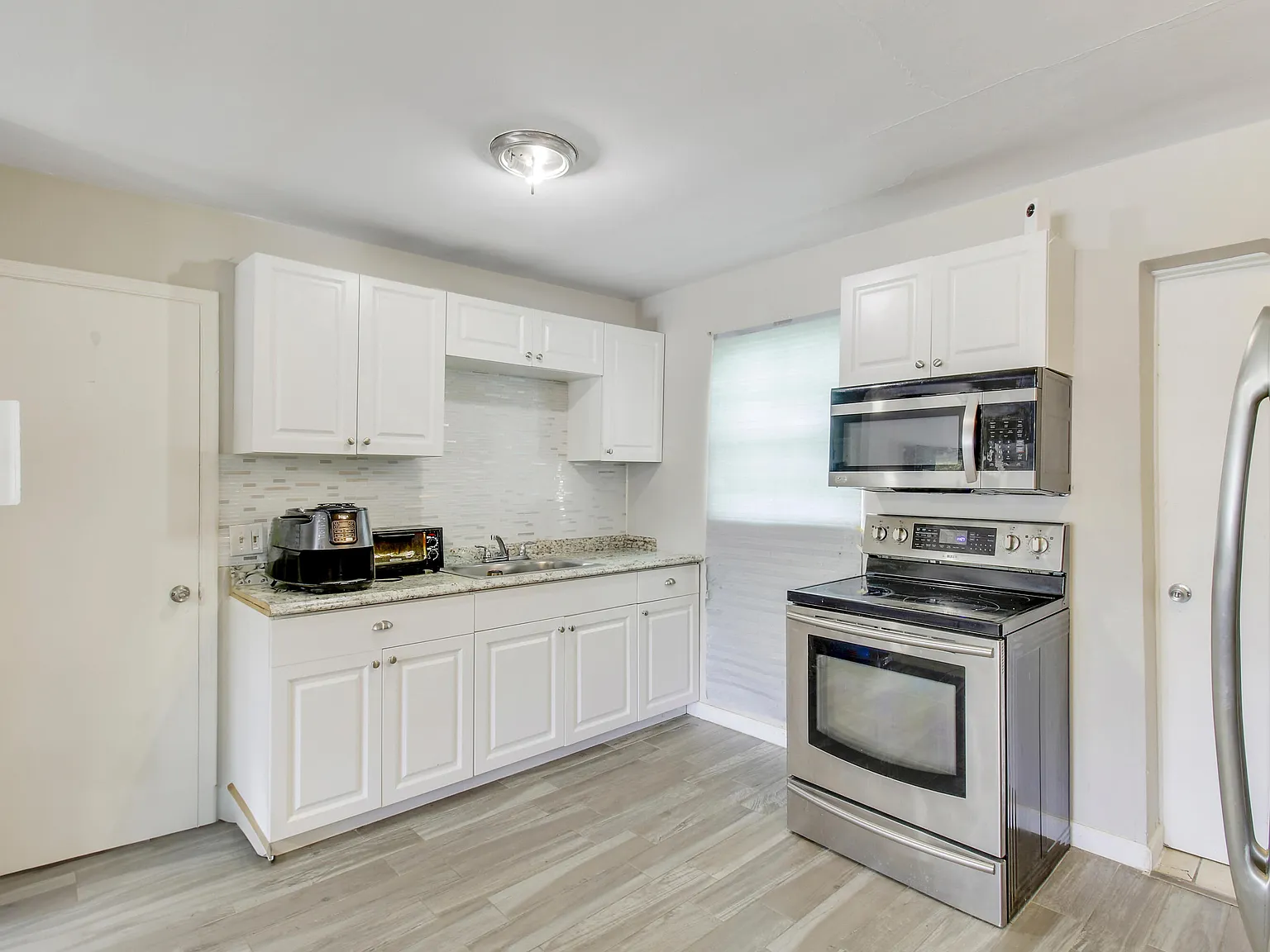2 bed, 1.0 bath, 1228 sqft, $2,800 — Photo 3