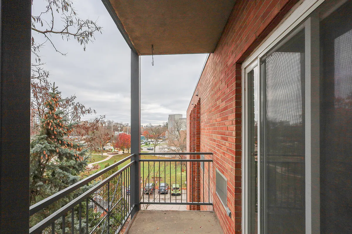 Building Photo - 351 Oakhill Ave #301