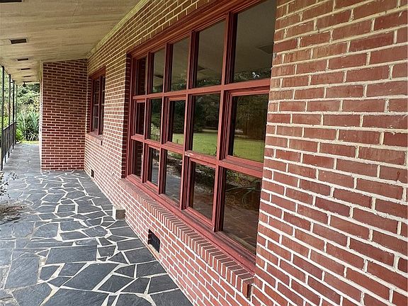 4th image of 1405 Lakeview Rd