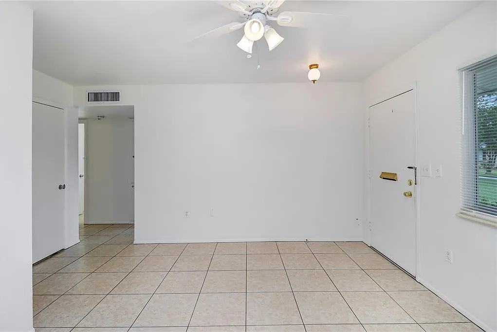 2 bed, 1.0 bath, 927 sqft, $1,800 — Photo 4