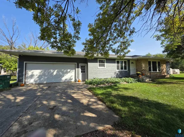 230 Nebraska St W, Carthage, SD 57323