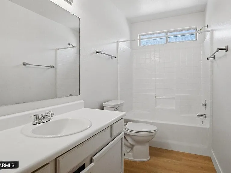 2901 W Irma Ln — Photo 11