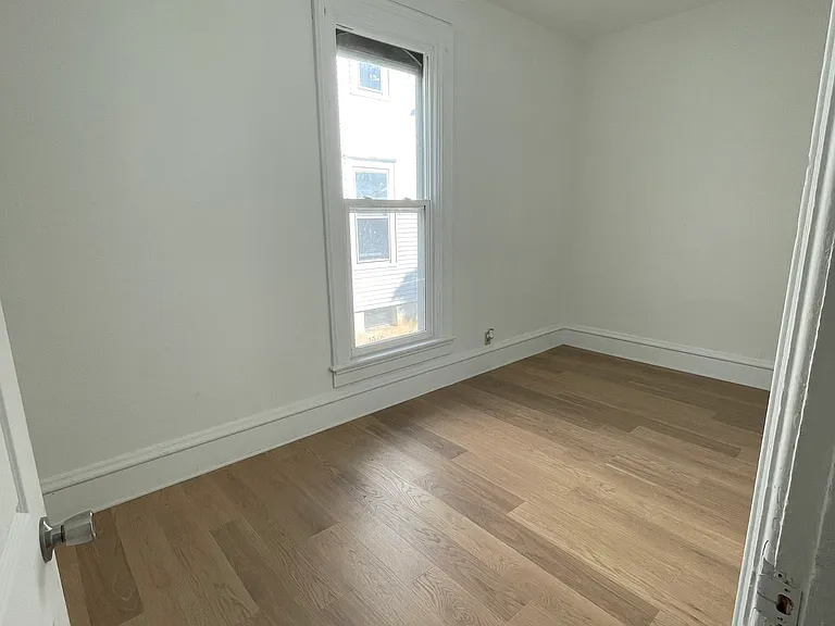 39 Center St — Photo 5