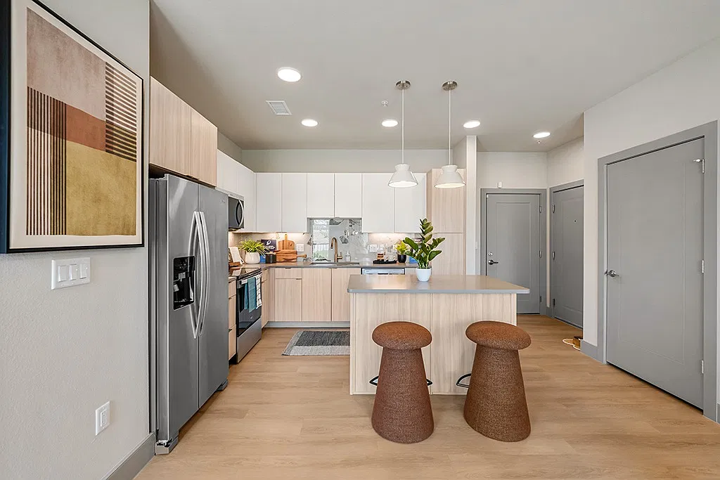 Rowlen Apartments — Photo 2