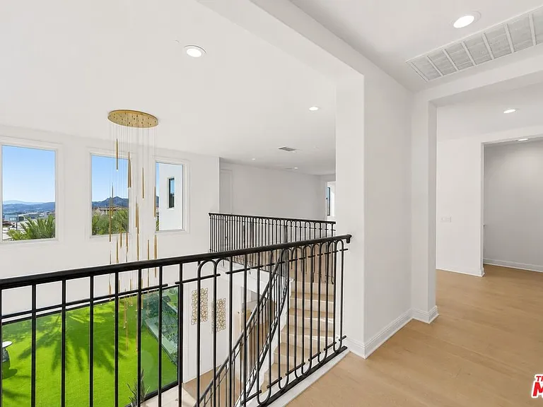 20448 W Liverpool Way — Photo 24