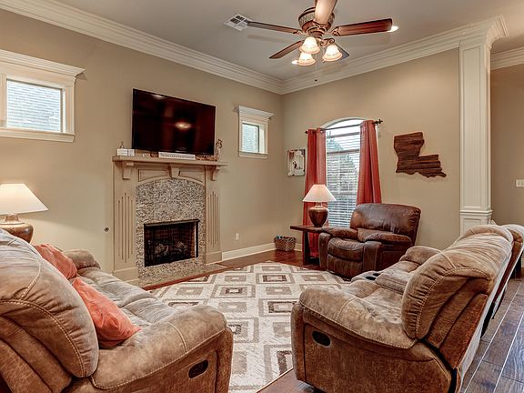 2nd image of 14 Silver Cedar Ct