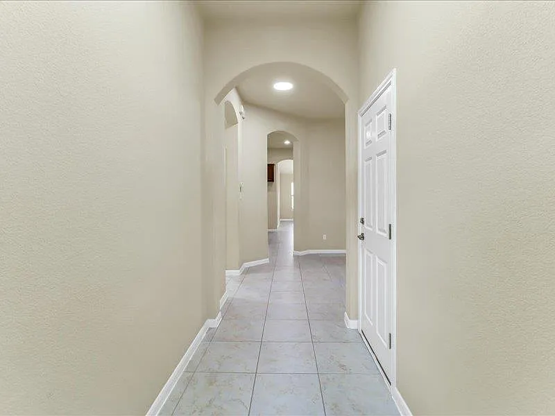 4 bed, 2.0 bath, 2110 sqft, $2,250 — Photo 2