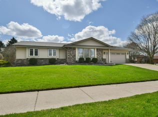 1940 Rustic Way, Waukesha, WI 53186