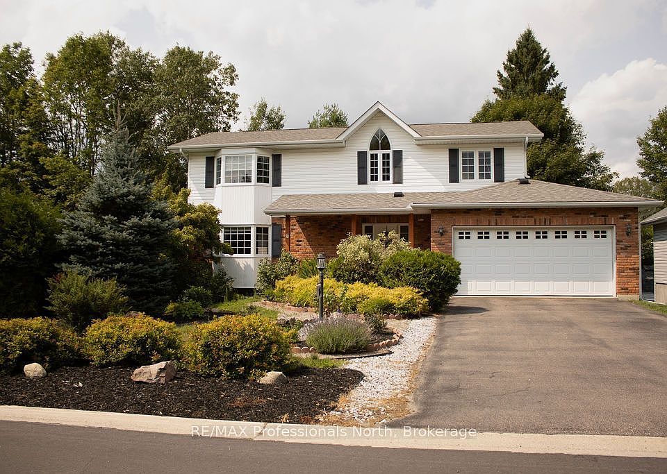 1st image of 18 Heritage Crescent Hls
