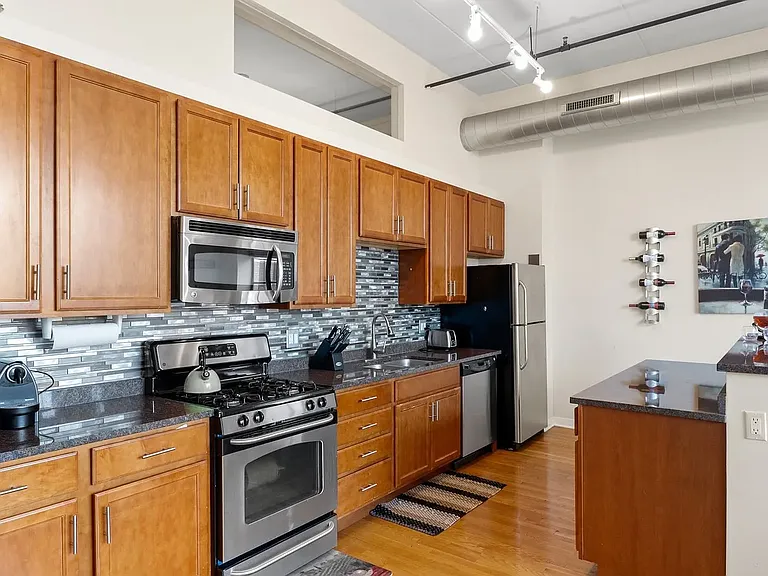 1224 W Van Buren St #413 — Photo 4
