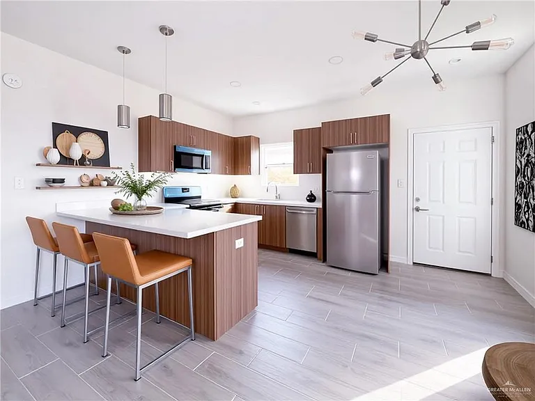604 N Onyx Ave #4 — Photo 4