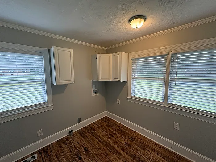 3 bed, 2.0 bath, 1604 sqft, $1,150 — Photo 2