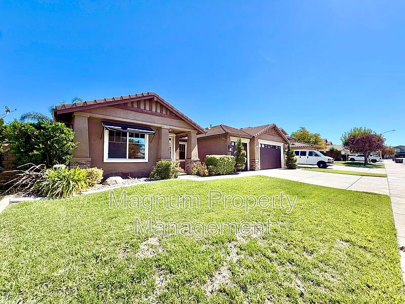 4 bed, 2.5 bath, 2596 sqft, $3,450 — Photo 3