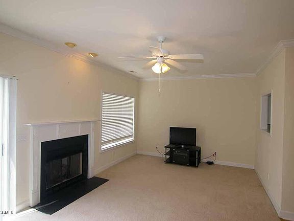 4th image of 104 B5 Oak Towne Dr