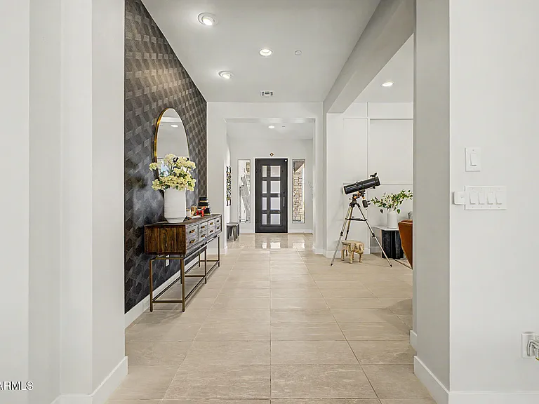 3813 E Fairfield St — Photo 5