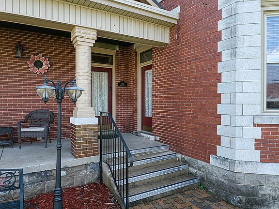 4th image of 210 Main St