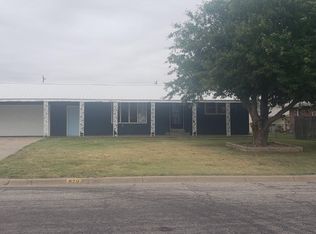 829 N 6th St, Wakeeney, KS 67672