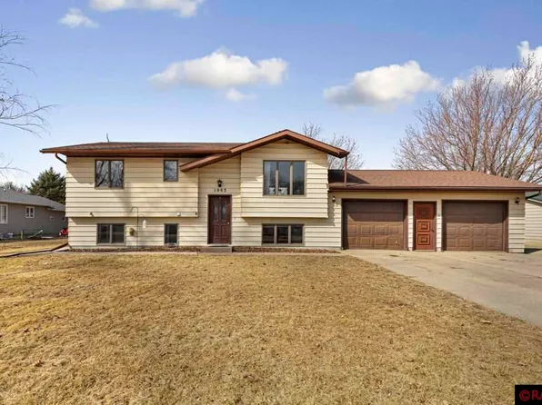 1003 5th St N, Saint James, MN 56081