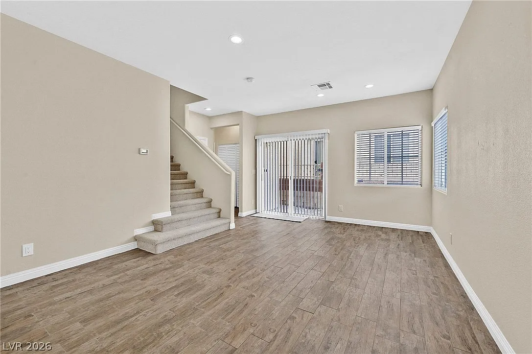 3 bed, 2.5 bath, 1405 sqft, $1,995 — Photo 3