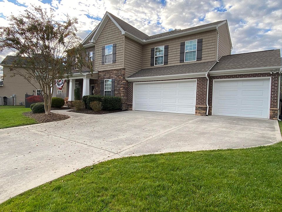 1st image of 3213 Rolling Hills Ln