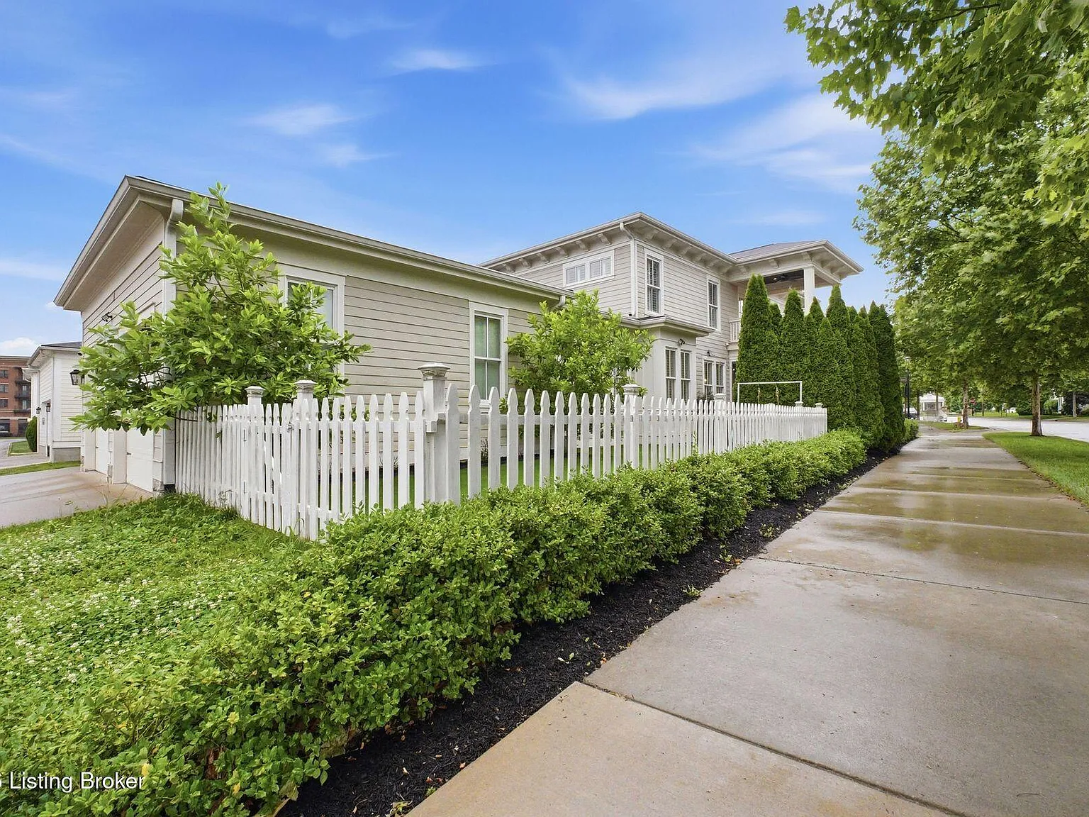 3 bed, 3.5 bath, 3284 sqft, $4,995 — Photo 3