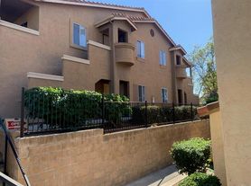 211 Woodland Pkwy