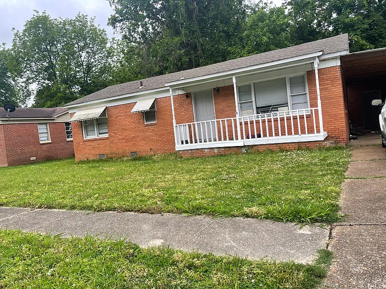 1207 Holly St — Photo 9