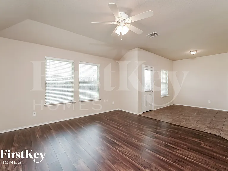 1800 Arbordale Way — Photo 4